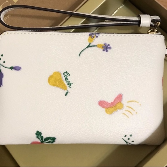🥕 🦋Coach Boxed Corner Zip Wristlet with Dreamy Vegetable and Butterfly Print - Picture 7 of 7